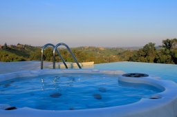 piscina con idromassaggio